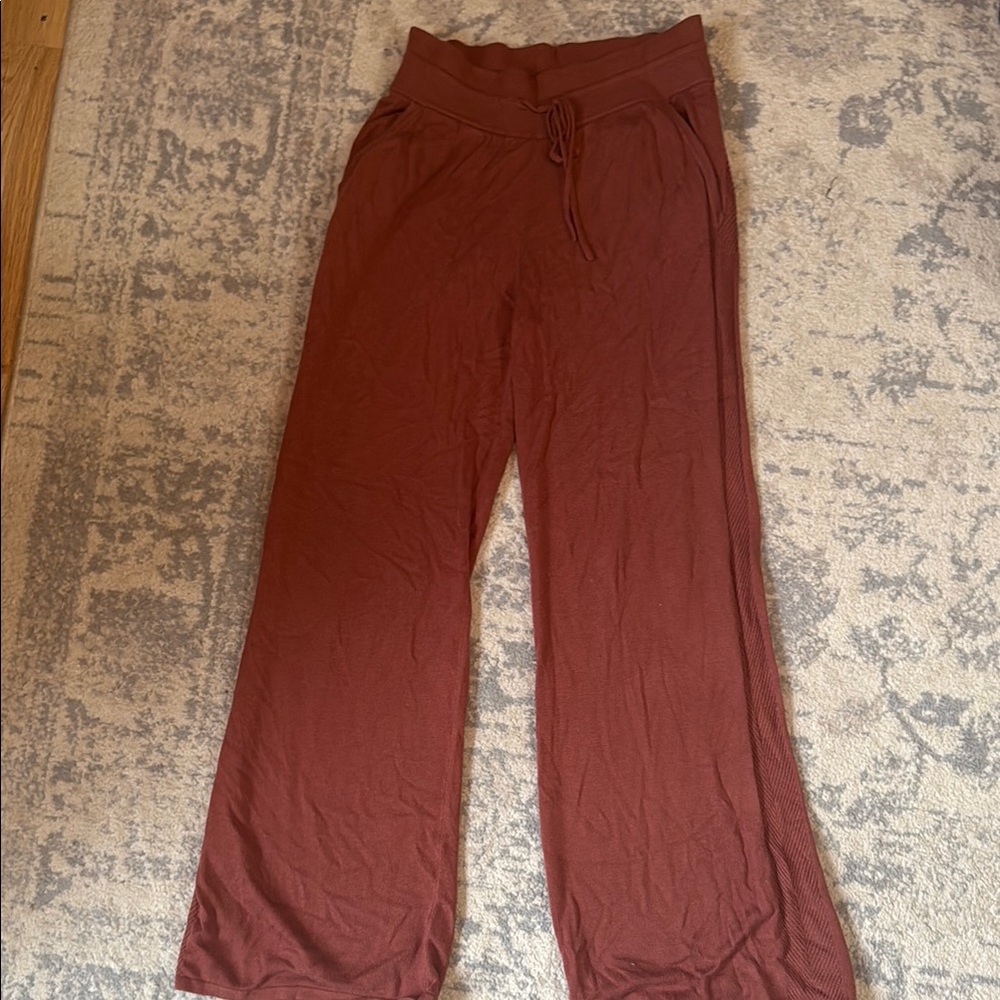 Women’s lululemon wide leg pants